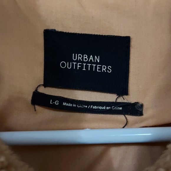 Urban Outfitters teddy bomber jacket - Picture 5 of 9